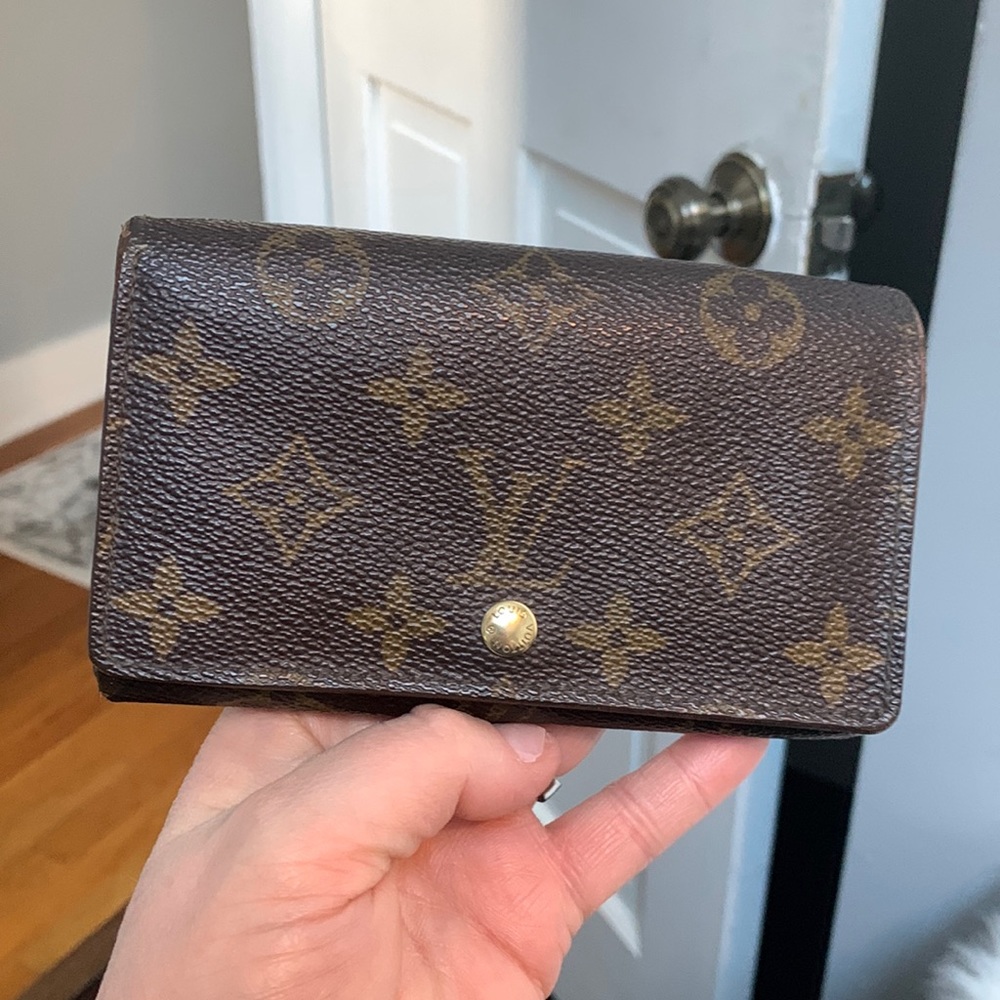 1992 authentic Louis Vuitton Tresor wallet